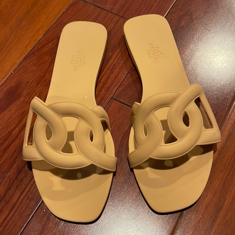 Hermes Aloha Nude size 38